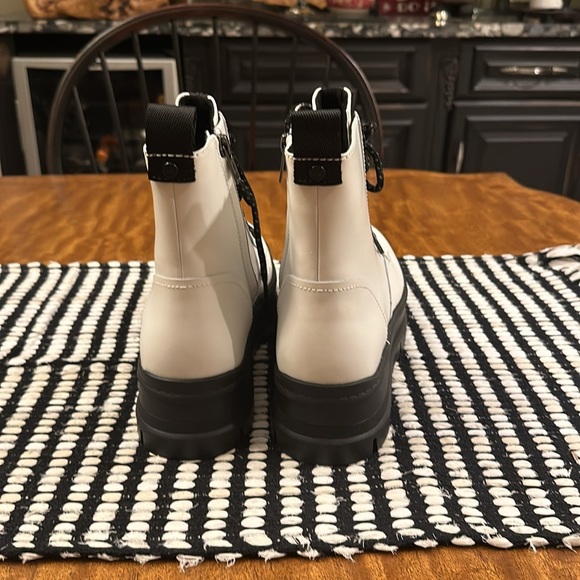 UGG women’s SIDNEE WHITE WATERPROOF LEATHER COMBAT SHORT BOOTS - Picture 4 of 16